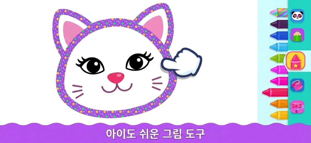 유아 색칠공부 앱 화면 — 작은 손에 맞춘 큼직한 크레용·스티커·채우기 도구가 있는 Kid Doodle 아기 고양이 색칠